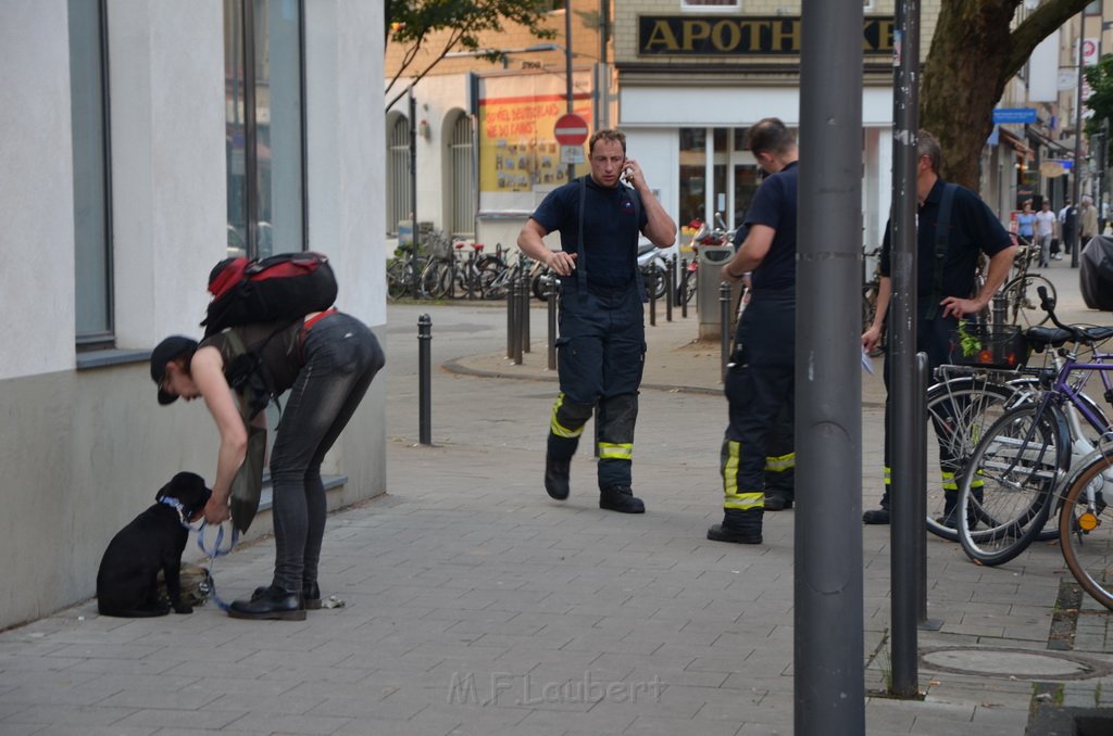 Welpen im Drehkranz vom KVB Bus eingeklemmt Koeln Chlodwigplatz P03.JPG